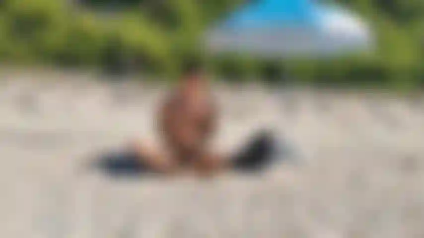 Mi surriscaldo anche quando sono seduto all'ombra, quindi ho bisogno di rinfrescarmi un po' al mare.