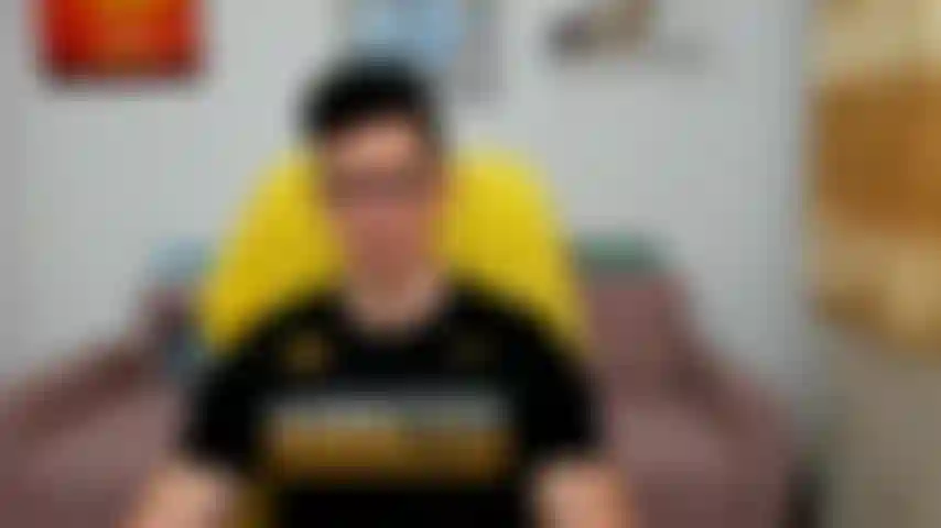 Spettacolo registrato - modellare biancheria intima.