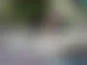 Mi sto flettendo nudo su una spiaggia.