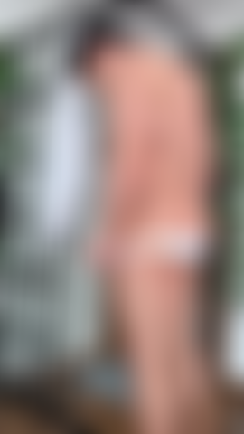 Una doccia davvero necessaria dopo un po' di lavoro in giardino.