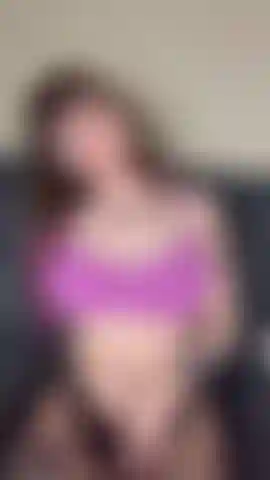 La figlia di papà fa un pompino sciatto.