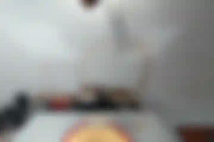 Divertiti con BullMuscleJoe che gioca con il suo giocattolo di masterizzazione finché non viene forte da un'angolazione interessante!