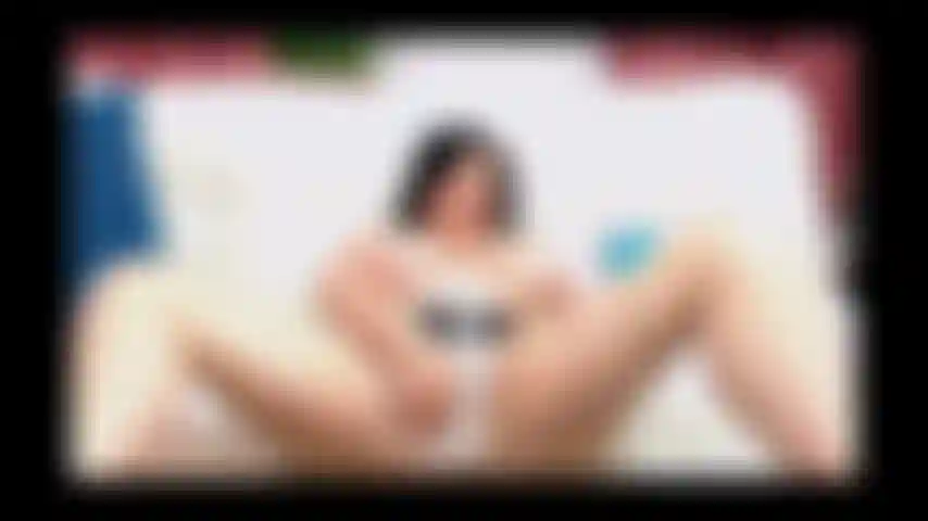 Cremosa su tutto il corpo.. Mmm.. Leccami.