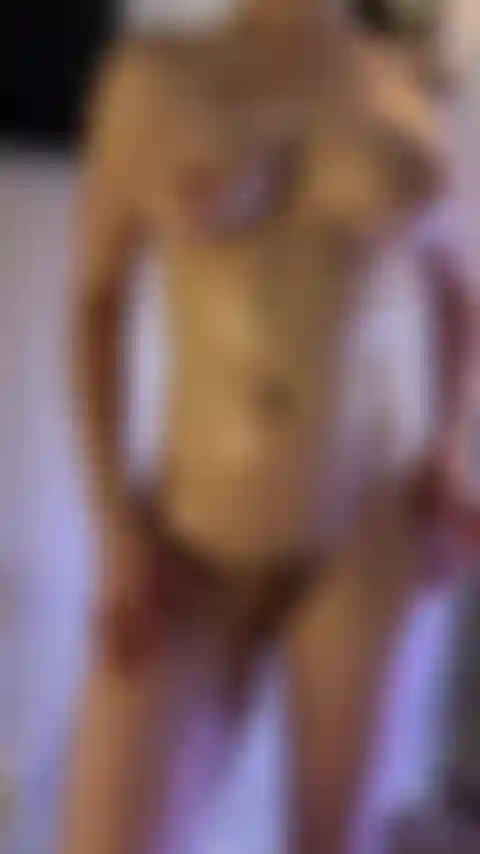 Metto in mostra le mie tette oliate.