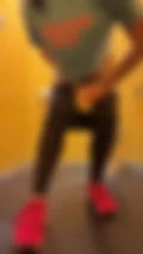 Mi piace essere strana nei bagni del parco.