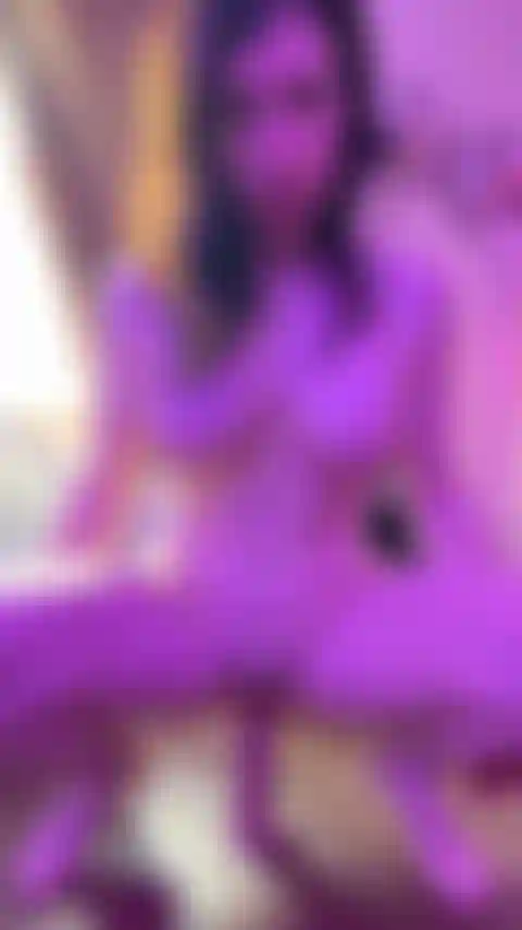 Accovacciata sul mio dildo.