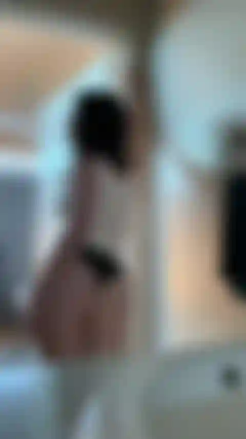 Scopami mentre sono in bagno, malata.