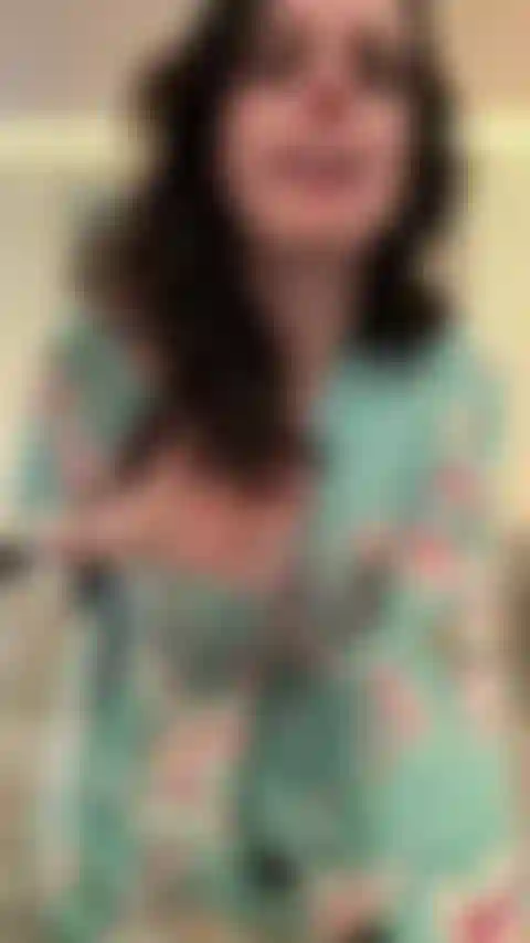 Una casalinga cattiva ha bisogno di essere scopata.