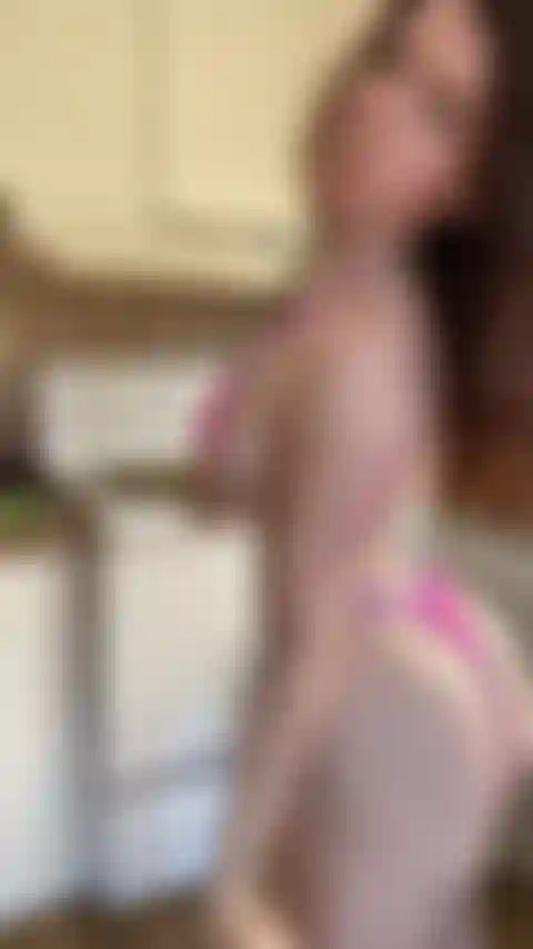 Mi scuoto il culo in bikini.