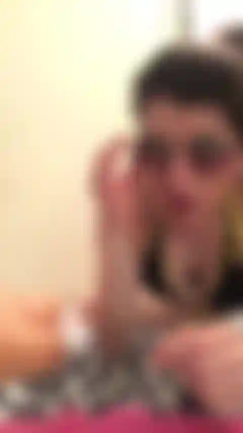 La mia fidanzata infastidita fa una spagnola al fidanzato a beach-fantasy.