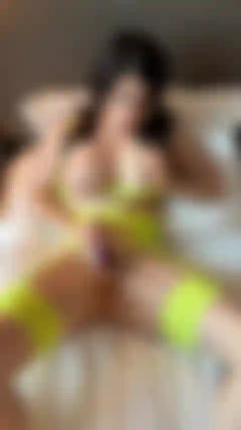 Sto vibrando il mio clitoride.