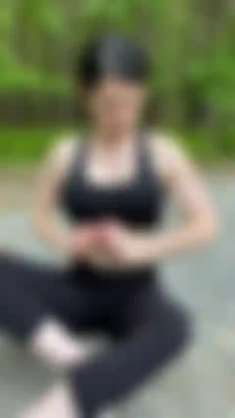 Sono andata a fare un'escursione e ho deciso di fare la cattiva e toccarmi...