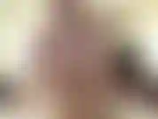 Guardami mentre succhio il mio dildo.