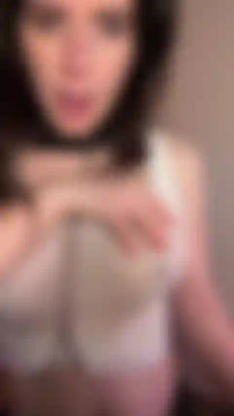 Pinze per capezzoli e succhiatrice di dildo.
