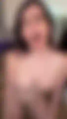 Contatto visivo, gioco con la bocca e la lingua.