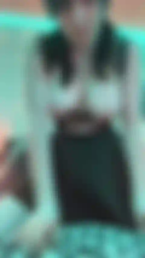 Gioco con i capezzoli e parla sporco.