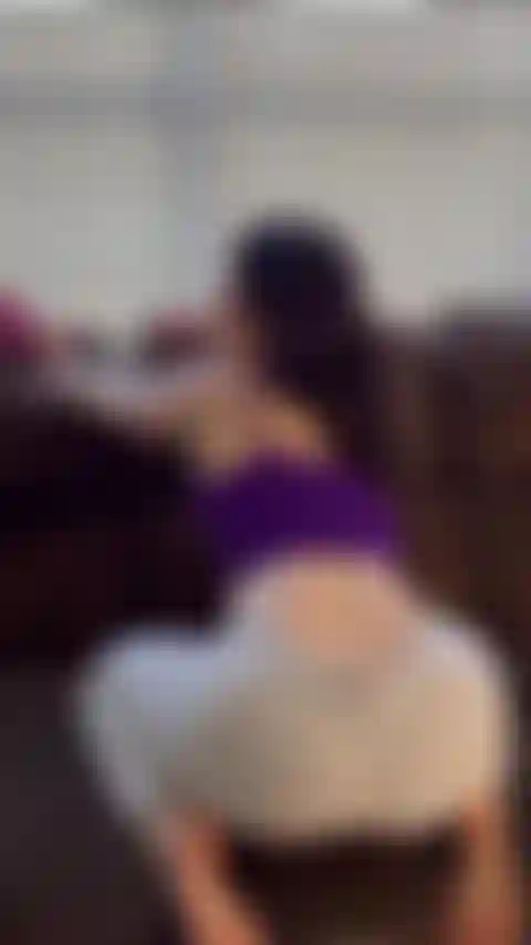 Twerking finché non mi sborri sul culo.