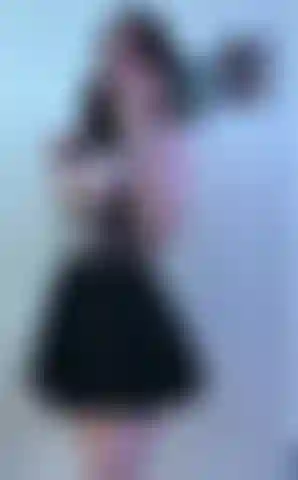 Che mostra i miei abiti con spalline.