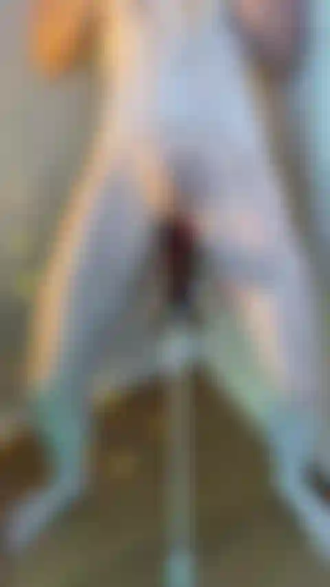 Uso la mia macchina del sesso con un vibratore tentacolare.