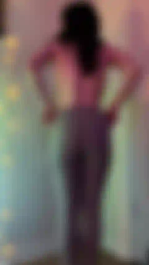 Il culo trema e batte le mani.