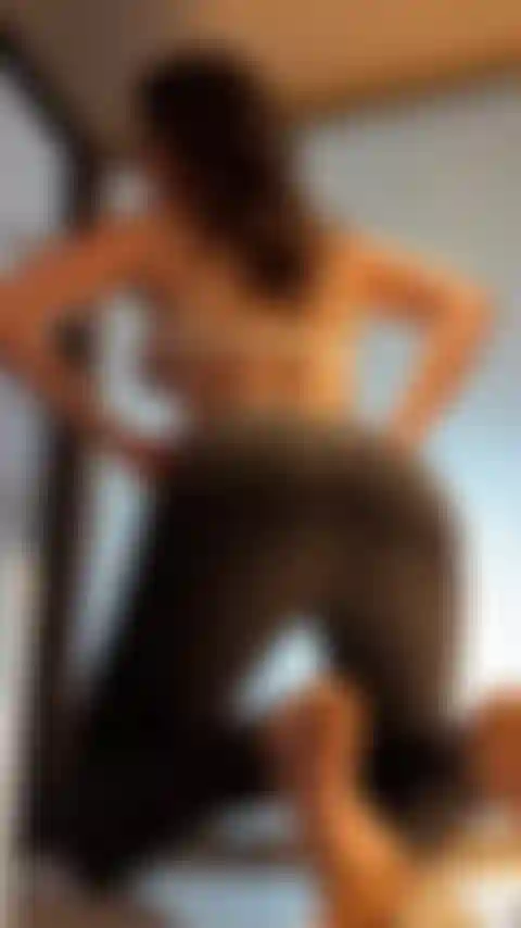 Mi prende in giro nei miei jeans.