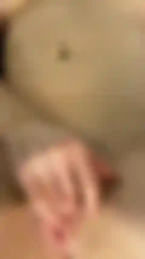 Supplica di essere scopata solo per essere scopata abbastanza a lungo da ricevere una sborrata nel culo.