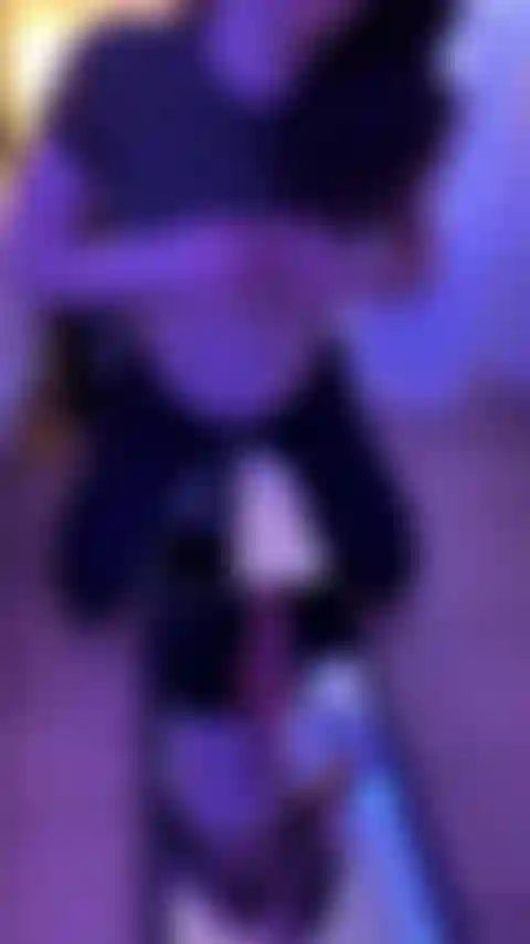 Mi scopo il mio dildo sullo specchio.