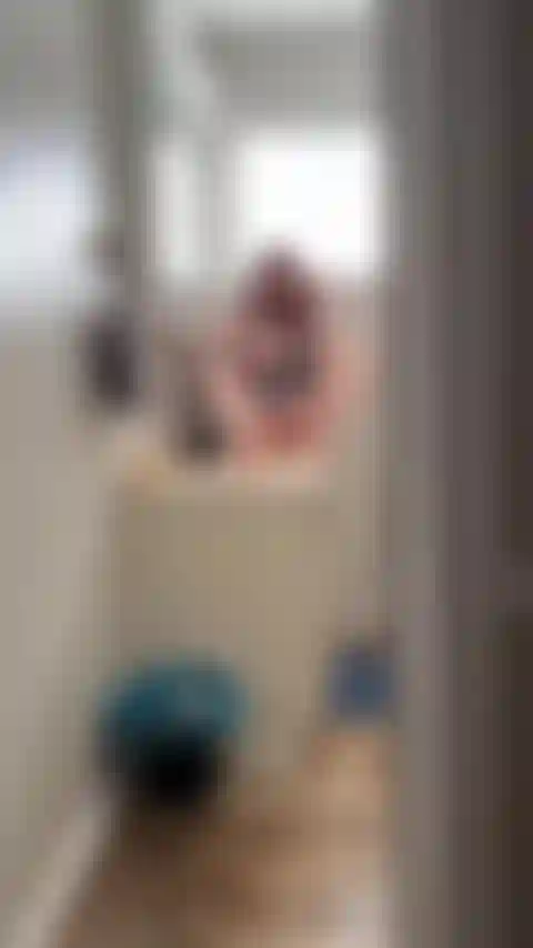 Sto entrando nel gioco di ruolo del tuo compagno di stanza.