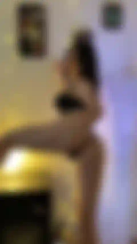 Mi spoglio e mi sditalino.