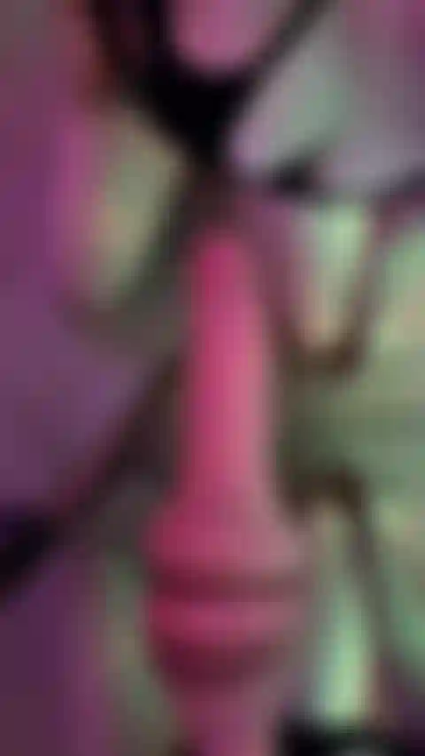 Ti faccio venire semplicemente succhiando la punta del tuo cazzo.