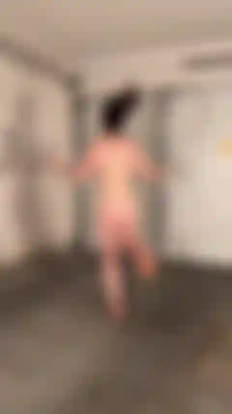 Vista del culo con salto al rallentatore.