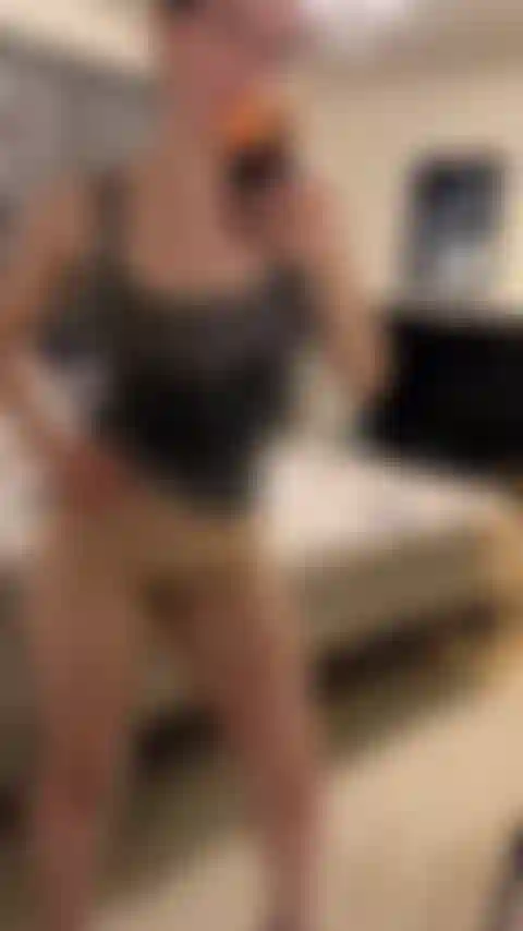 Lecca il mio corpo sudato.