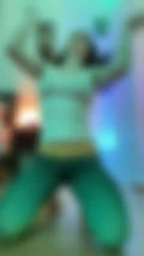 Sto provando che il mio dildo è troppo grande.