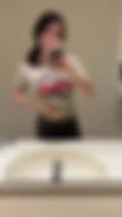 I bagni pubblici devono vedere le mie tette.