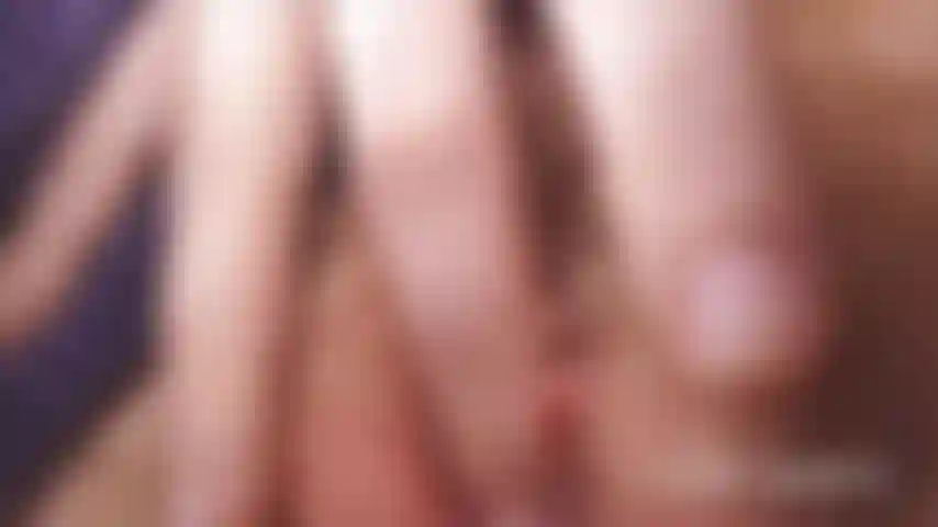 Masturbazione pubblica in macchina.