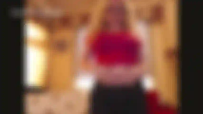 La tua troia sottomessa.