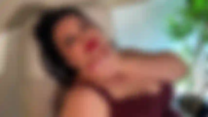 Lenta, provocante, e completamente concentrata nel farti eccitare...