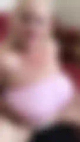 Tubino rosa e perizoma.