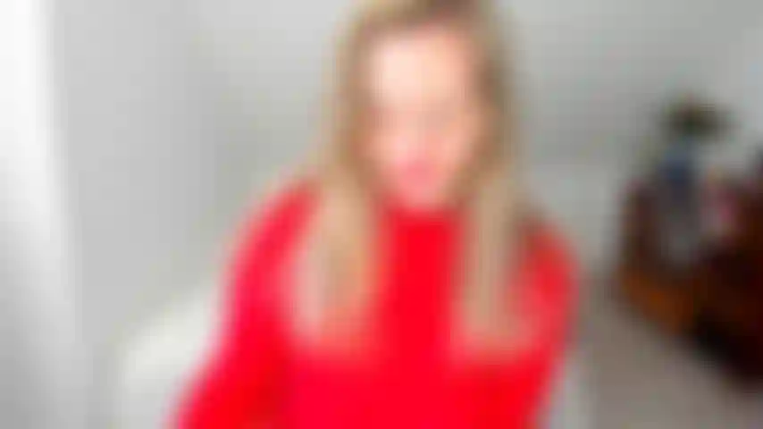 Breve teaser: provocazione sensuale.