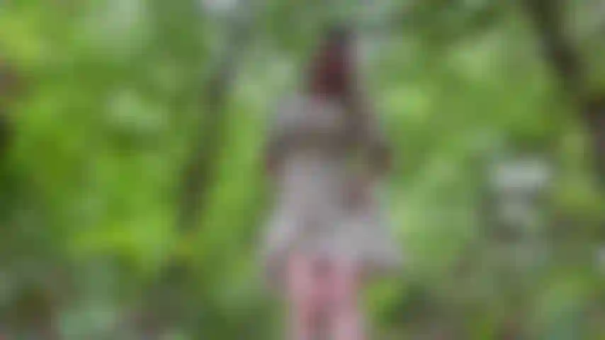 Lampeggia nei boschi, all'aperto.