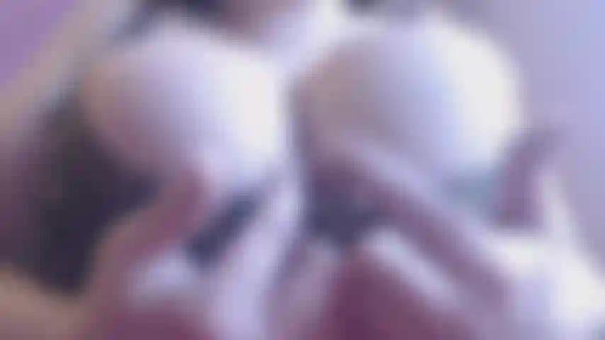 Una scopata con un enorme dildo.