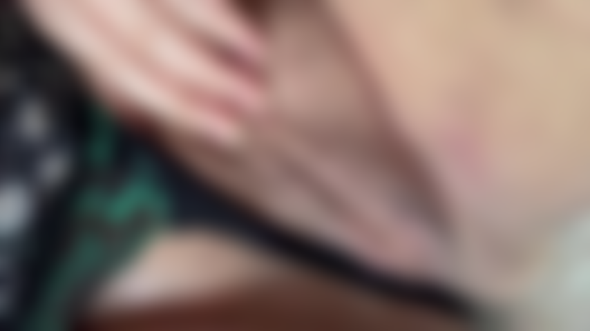 Punto di vista con seni enormi e giochi di figa stuzzicanti.