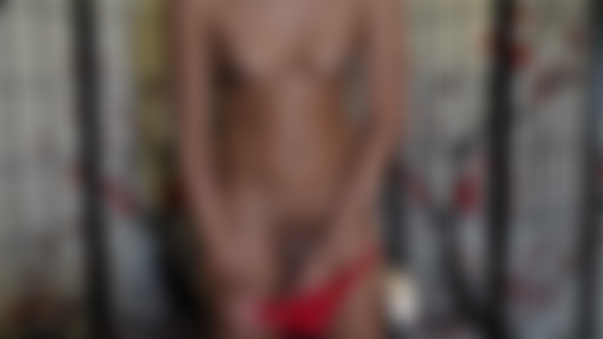 Mutandine rosse, bocca bagnata, lungo cazzo.