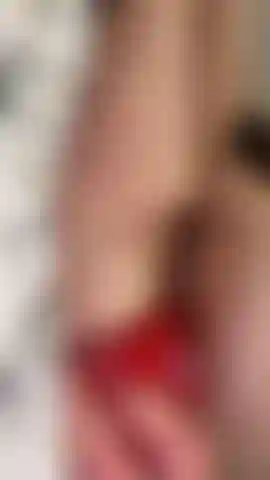 Guardami mentre mi stuzzico lentamente e gioco da dietro in questo video solo malizioso 😈 mi prendo il mio tempo, costruisco la tensione, e ti offro una vista ravvicinata che non vorrai perderti. Solo per adulti.