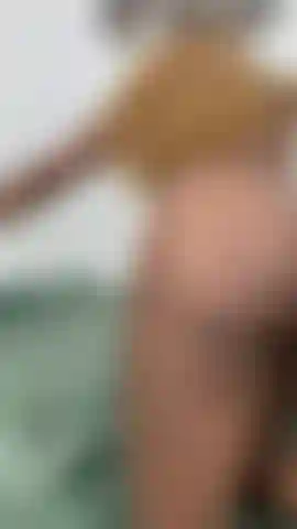 Una pecorina che rimbalza il culo.