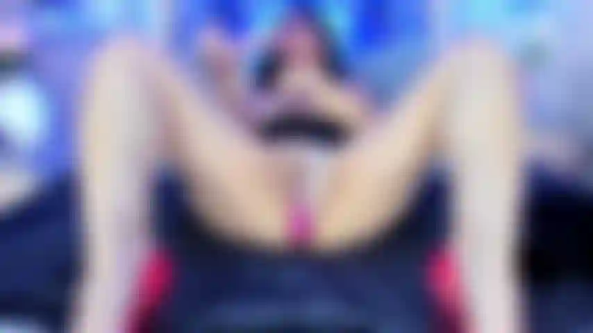 Lui scopa duramente la sua calda segretaria.