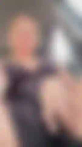 Quanto è bello scopare in macchina con il mio padrone.