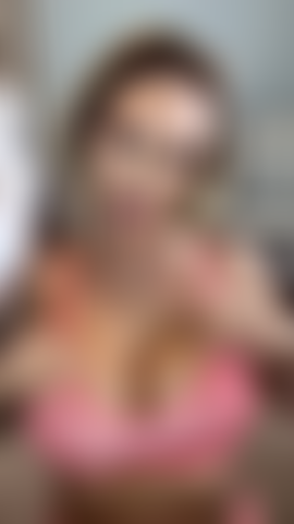 Faccio pompini in soggettiva e mi faccio una sega con il giocattolo.