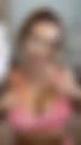 Faccio pompini in soggettiva e mi faccio una sega con il giocattolo.