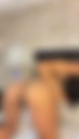 Che apre il mio culo per mostrarti il ​​mio buco stretto.